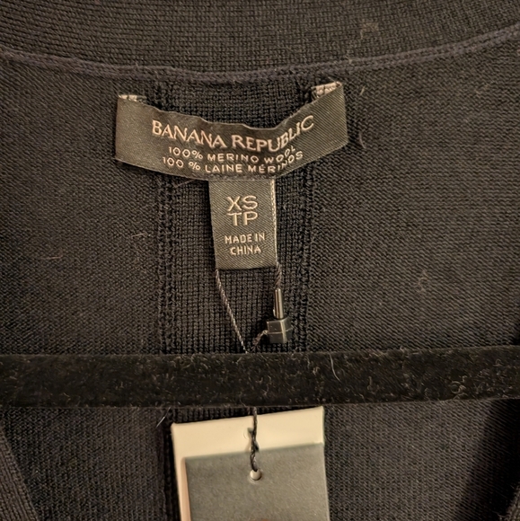 206 NWT Banana Republic 100% Merino Wool Black Button-Up Cardigan - Picture 2 of 4